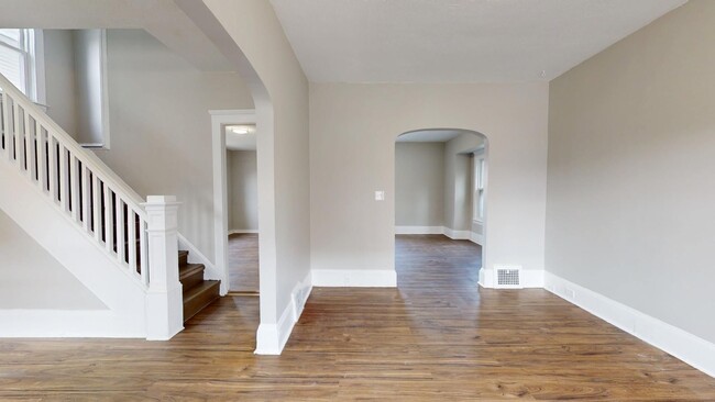 Building Photo - Lease to own! 5 bedroom/1 bath, Old Brooklyn.