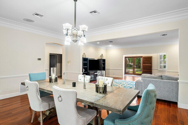 Building Photo - 2121 Areca Palm Rd