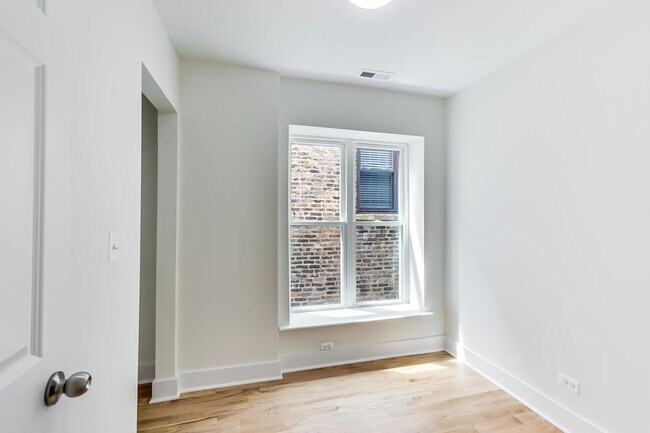 Building Photo - 815 S Carpenter St