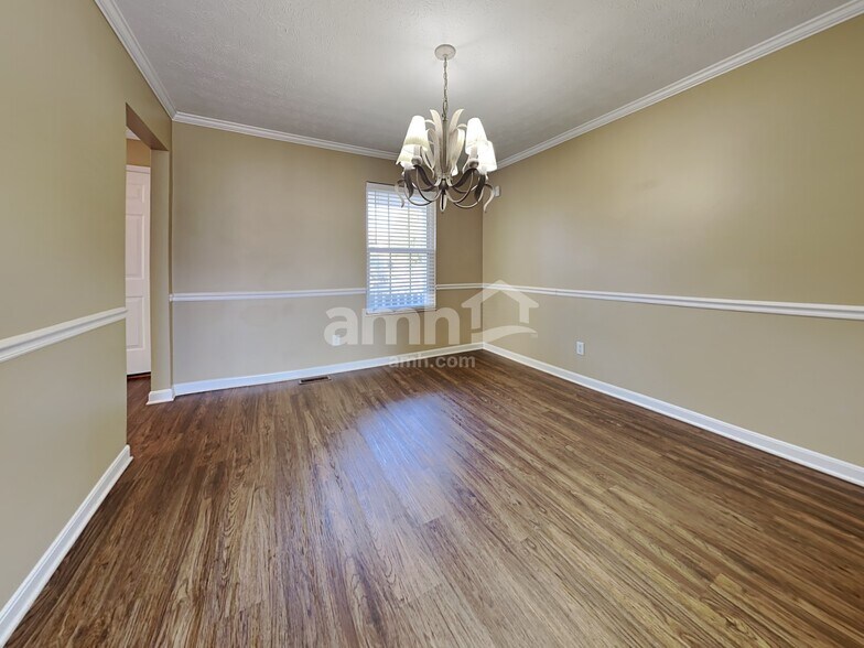 Building Photo - 2025 Apple Knoll Ln