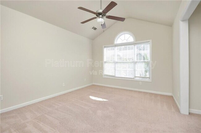 Building Photo - 2886 Ridgeview Dr