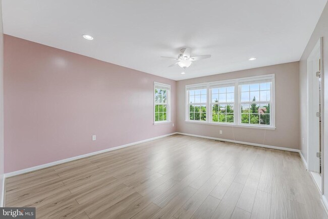 Building Photo - 42785 Hay Rd