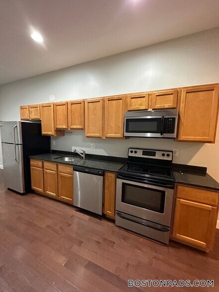 Building Photo - 26 Portland St