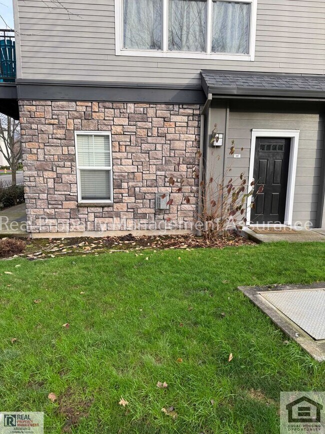 Building Photo - 10651 NE Red Wing Way