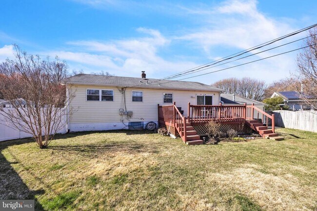 Building Photo - 120 Marta Dr