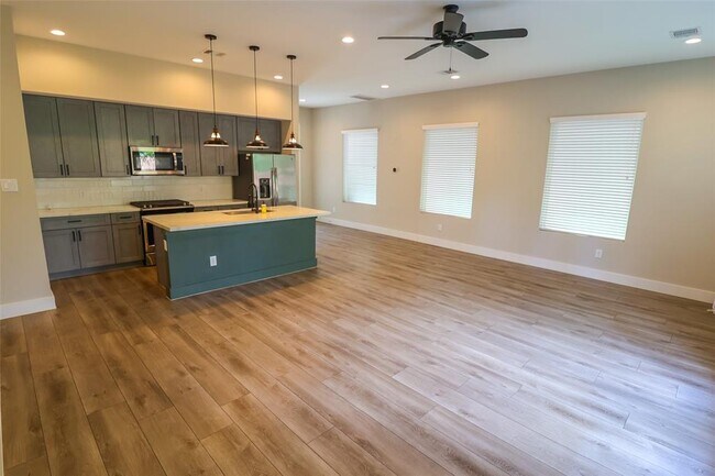 Building Photo - 5213 Pinemont Creek Ln