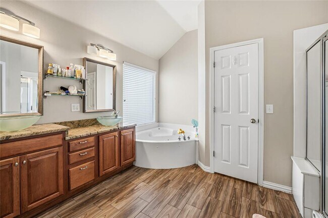 Building Photo - 2112 Bandera Path