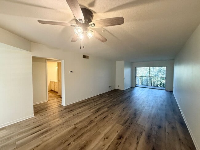 Building Photo - Dunedin 55+ 2/1 Condo