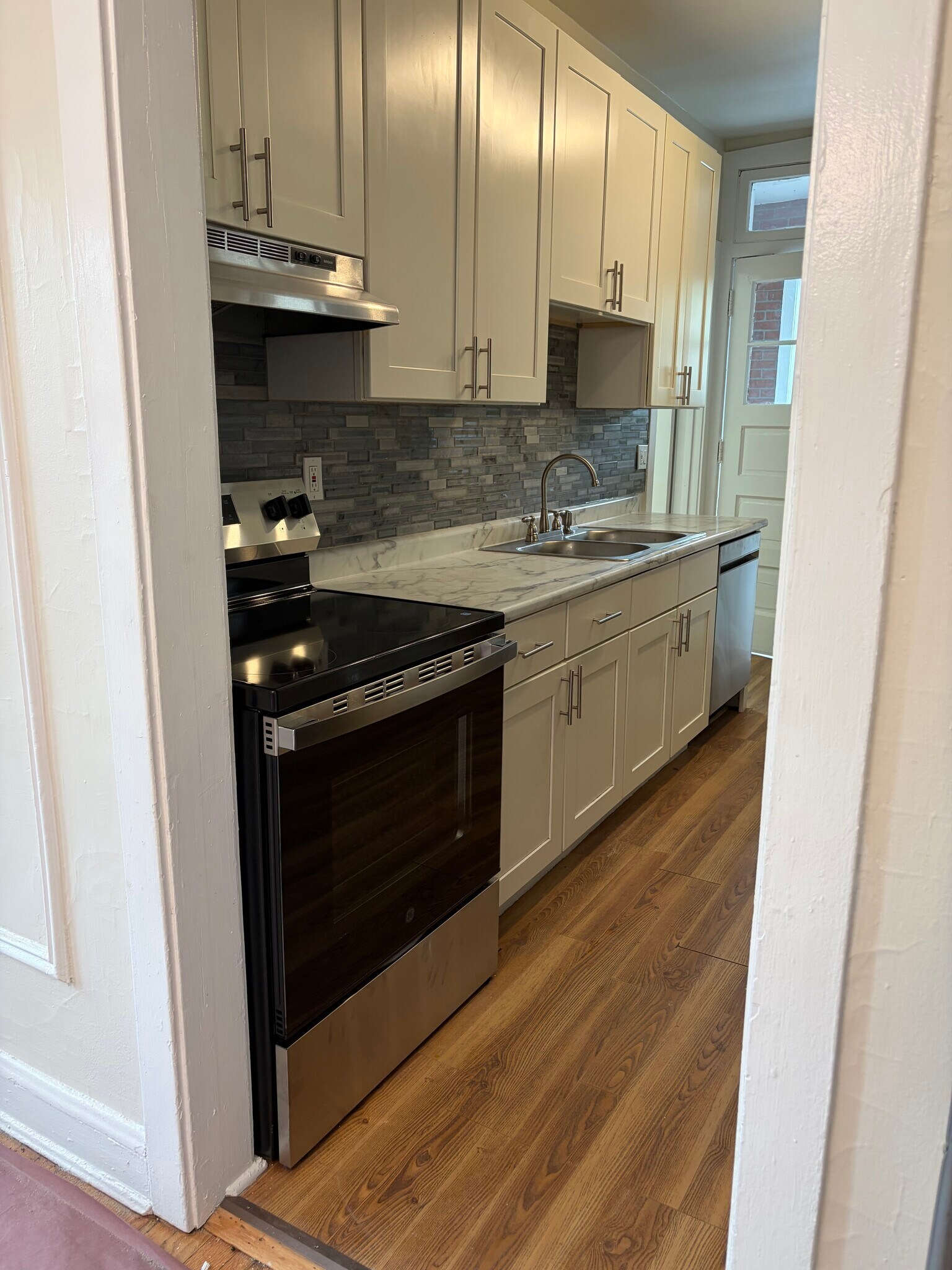 Kitchen - 116 Keeney St