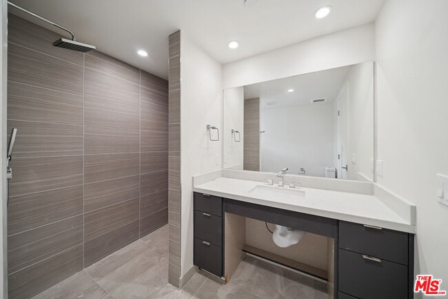 Building Photo - 1051 S Corning St