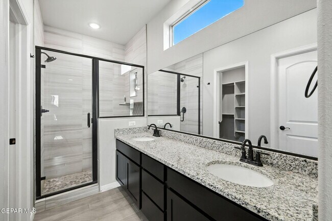 Building Photo - 221 Epsom Dr