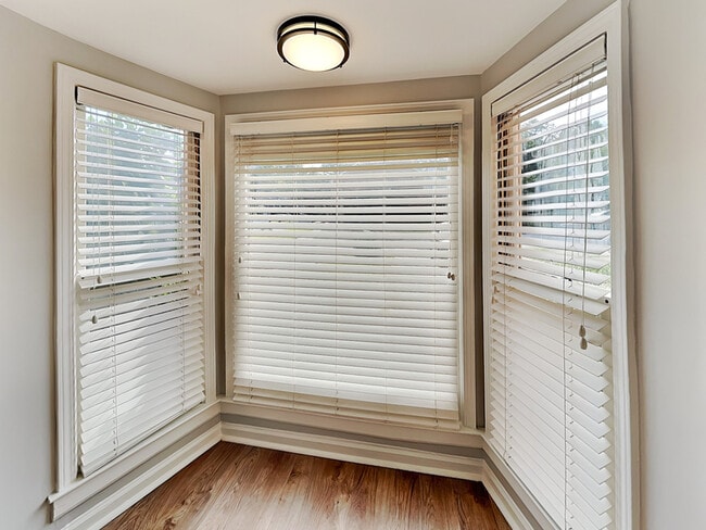 Building Photo - 325 Towergate Pl