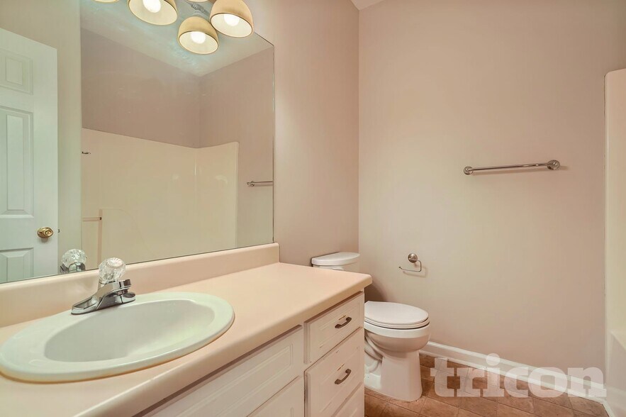 Building Photo - 326 Henderson Lake Dr SW