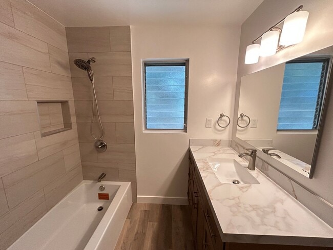 Building Photo - Adorable 2 Bed 1 Bath Duplex Unit in Orange Near Old Towne Orange