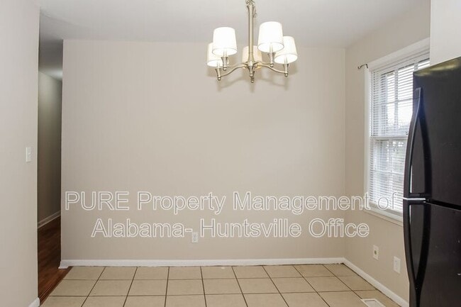 Building Photo - 4209 Tee Jay Dr NW