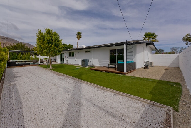 Building Photo - 765 Rosa Parks Rd