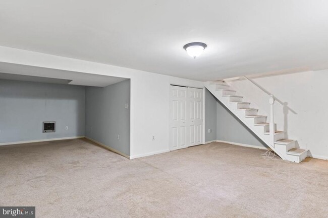 Building Photo - 1142 Redwood Dr