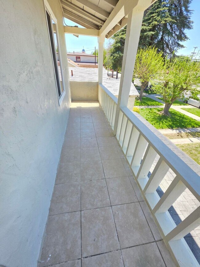 Building Photo - 2641 N Arrowhead Ave