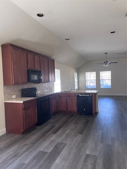 Building Photo - 13728 Village Vista Dr