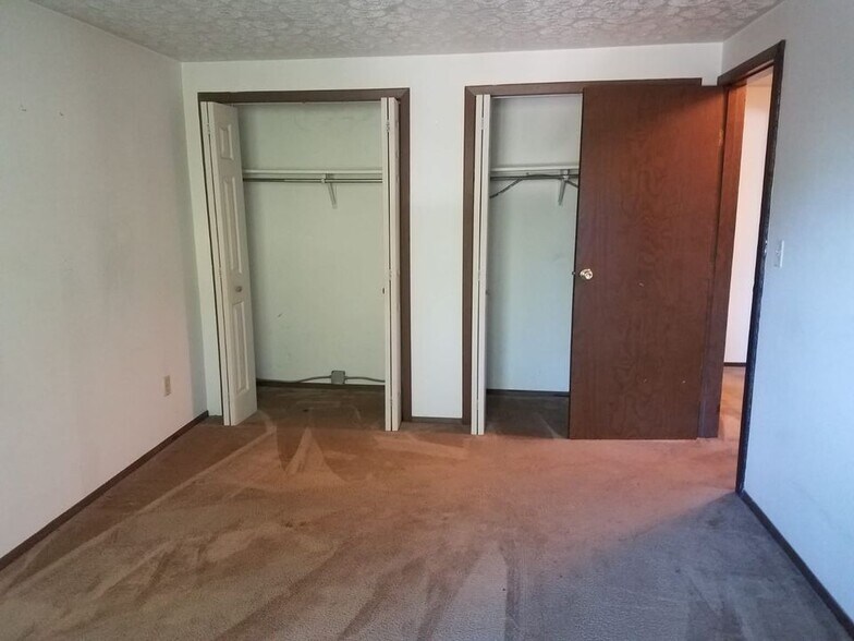 Master Bedroom Closet - 1299 Hilltop Cir