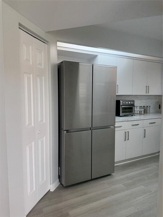 Building Photo - 12850 SW 4th Ct