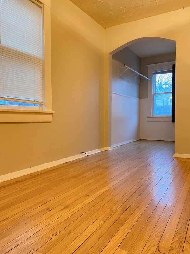 Building Photo - Benson 2 bed 2 bath with 2 additional non conforming rooms in the basement $1375