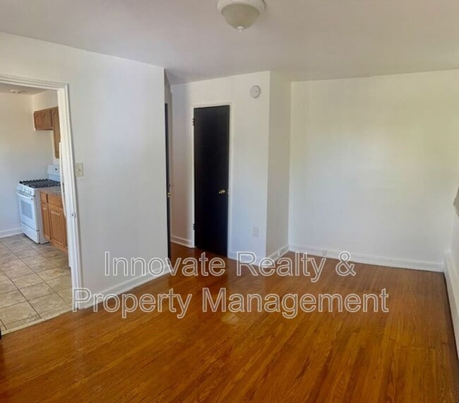 Building Photo - 400 Unruh Ave