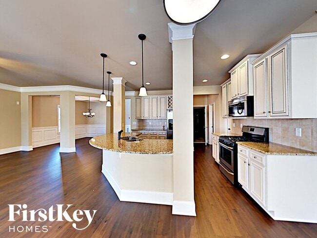 Building Photo - 810 Golden Isles Dr