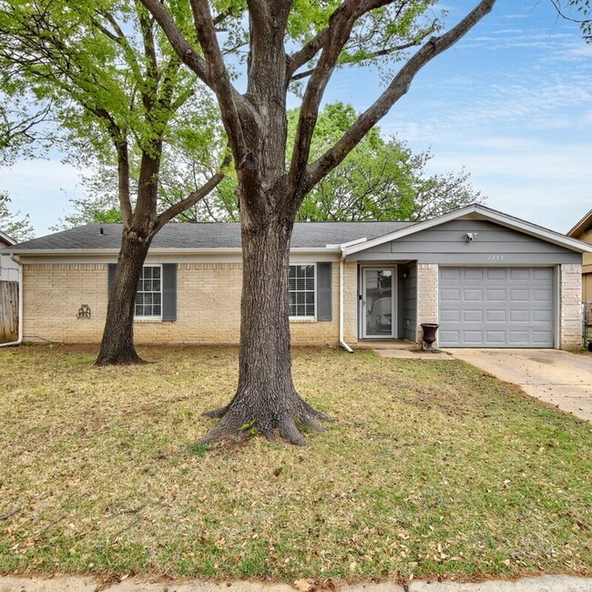 Building Photo - 1313 Monaco Dr