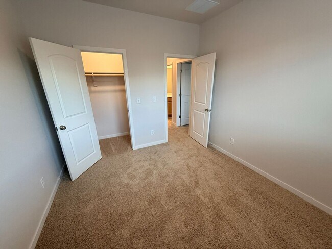 Building Photo - New 2026 3-Bedroom Townhome in Kinston Near HUB