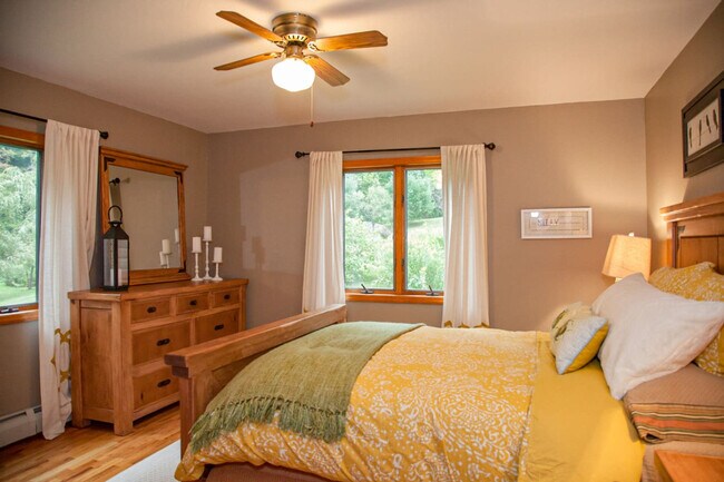 Building Photo - 525 Townsand Hollow Rd