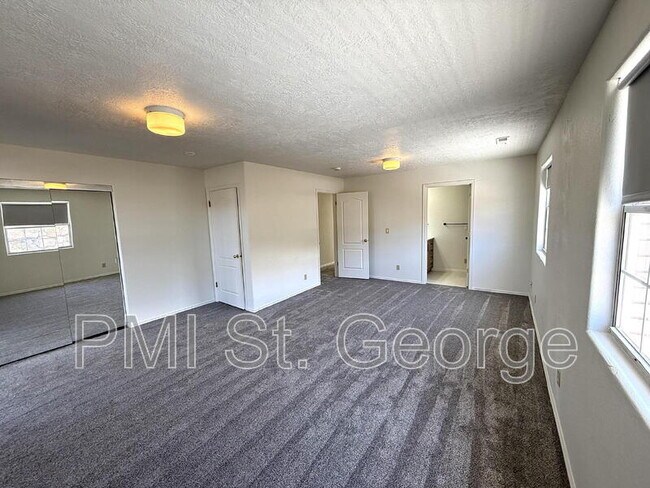 Building Photo - 2506 W Grandview Dr