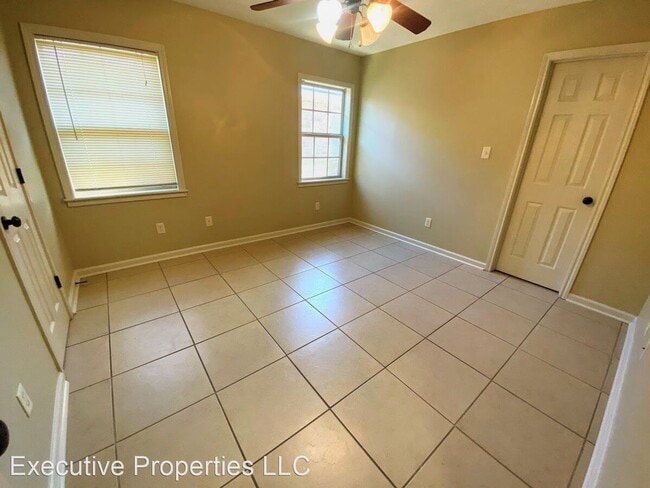 Building Photo - Spacious 2-Bedroom Duplex Near McNeese Sta...