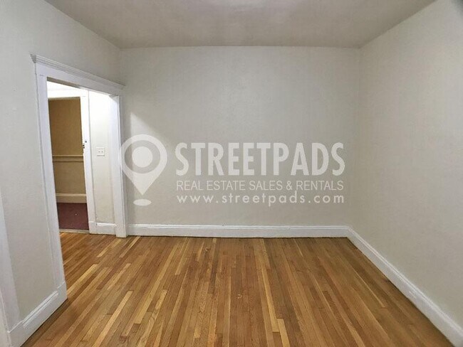 Building Photo - bedroom in Boston MA 02215
