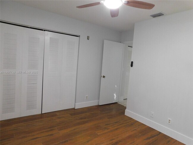 Building Photo - 2851 River Run Cir W