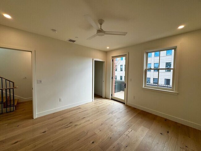 Building Photo - Luxury in the Heart of Huntsville