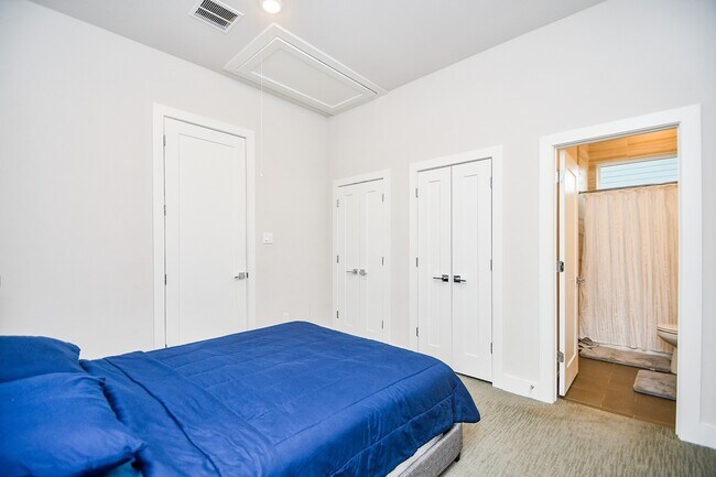 Building Photo - 5811 Fairdale Ln