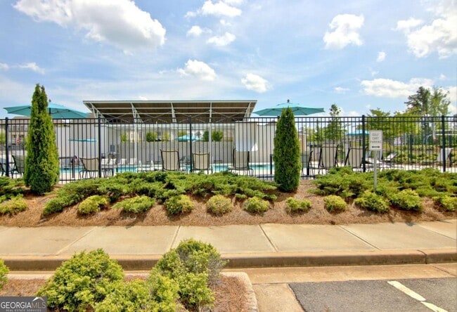 Building Photo - 504 Albertson Ave