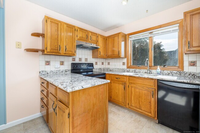 Building Photo - 69 Sunrise Cir