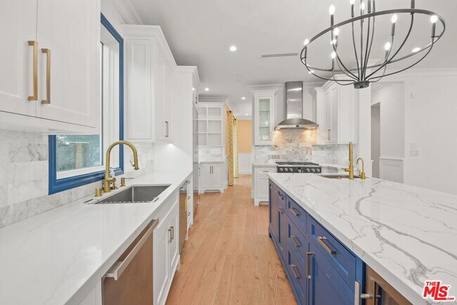 Building Photo - 1153 S Clark Dr