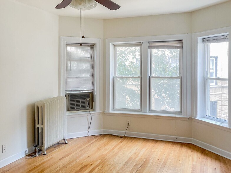 Building Photo - 3916 N Pine Grove Ave