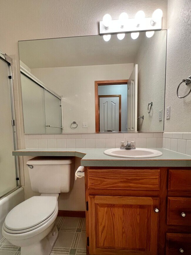 Building Photo - Charming 2-Bedroom Townhome in SW Fort Collins