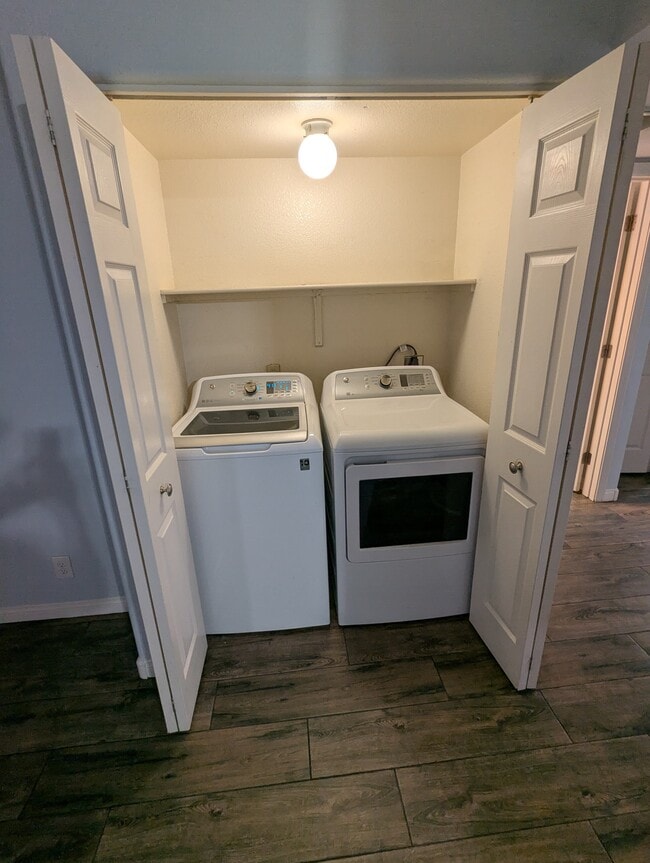 Building Photo - Unit 1006