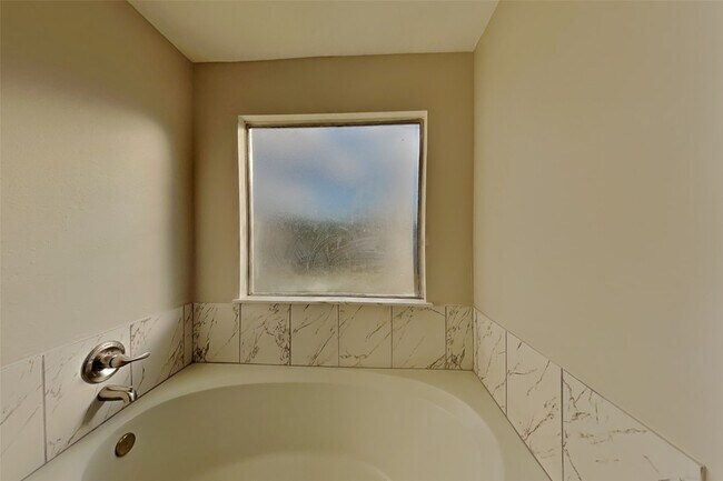 Building Photo - 18327 Willow Moss Dr