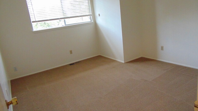 Building Photo - 811 Heritage Cir
