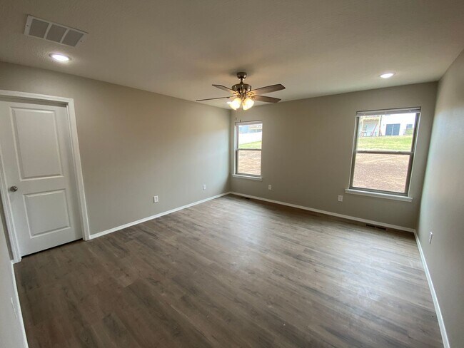 Building Photo - Comfortable four-bedroom home.