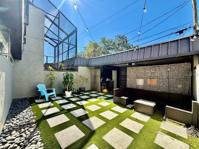 Building Photo - 162 E Davis Blvd