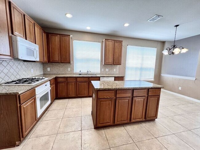 Building Photo - Spacious Frisco Home MOVE IN READY