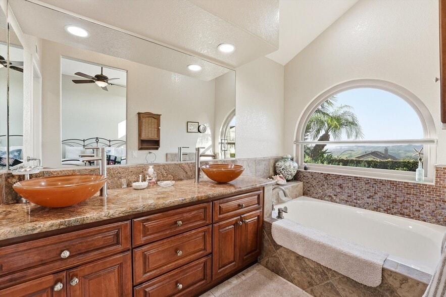 Building Photo - 42 Camino Katia