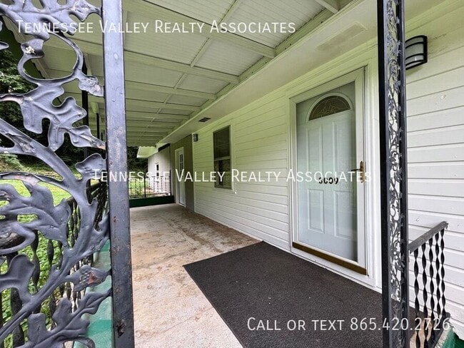 Building Photo - 3009 Cox Ln